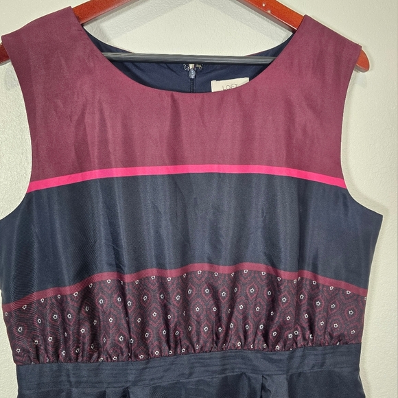 Loft Pleated Sleeveless Dress Bold Modern Geometric Stripe Women's Size 14 - Picture 3 of 7